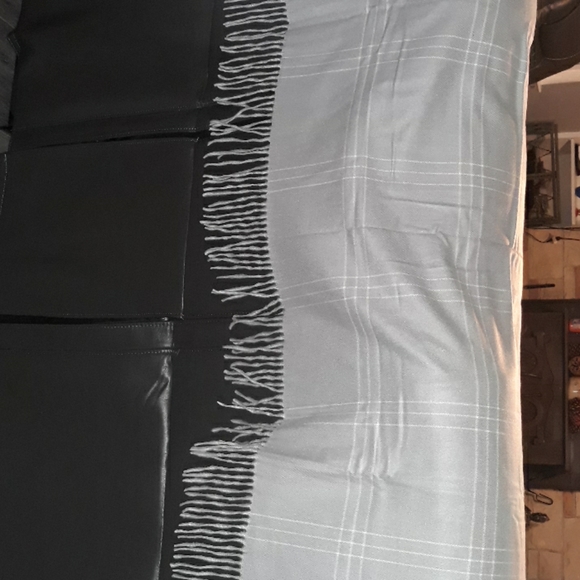 Shawl/blanket - Picture 4 of 4